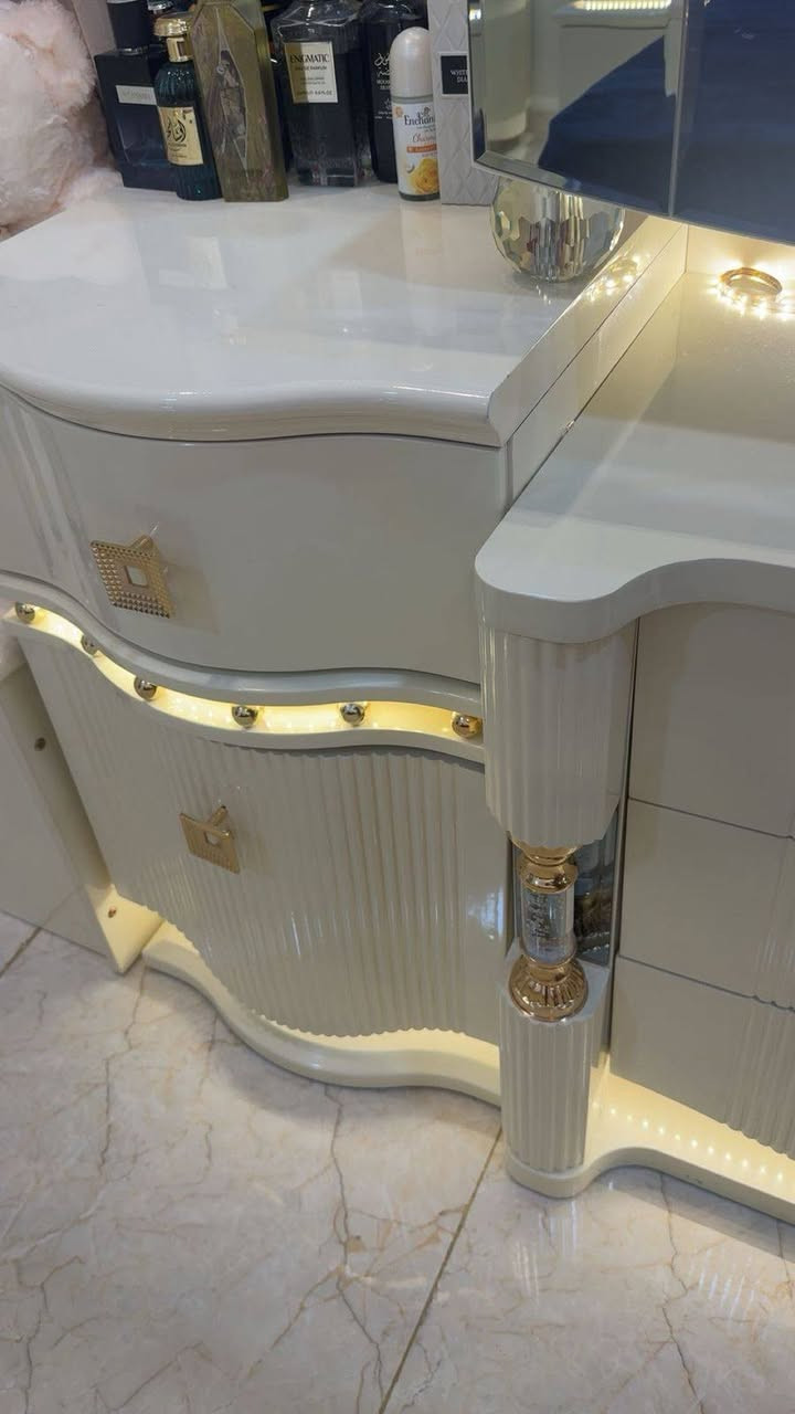 حبايب غرفة نوم تركي فخمة جديدة بعدها مال عروس قبل 3اشهر اشتروها 10 قطع بسعر مليونين وبيها مجال مستعجلة عل بيعتها


**إذا كنت صاحب هذا الإعلان وتريد حذفه لأي سبب، رجاءا أرسل رسالة إلى الدعم الفني**