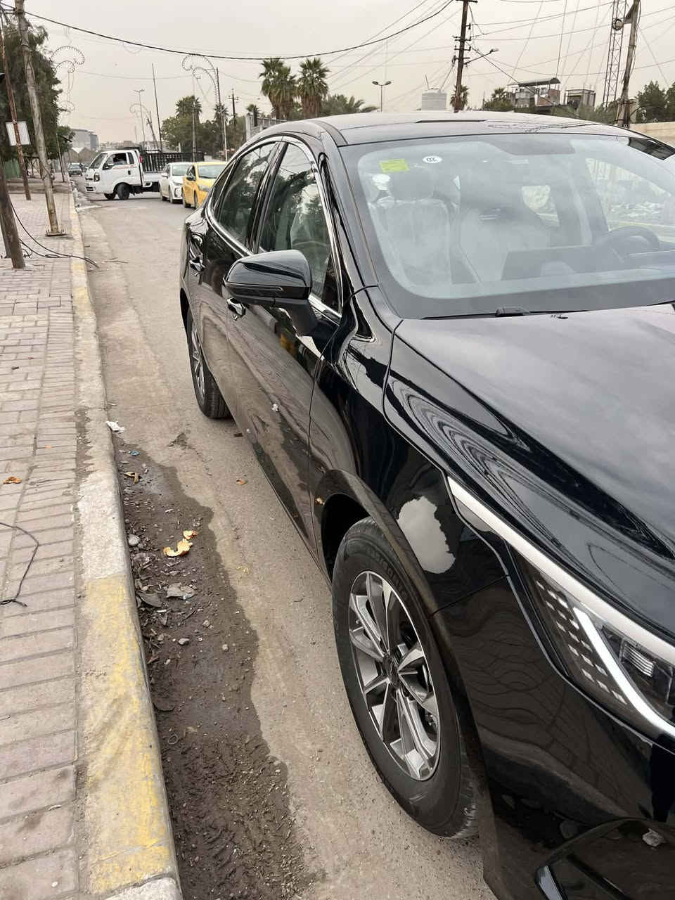 السلام عليكم

بي واي دي دستروير 2025 زيروووو

مواصفاتها:

- شاشة دوّارة  
-  6 مكبرات صوت 
- حساسات وكاميرا خلفية 
– مثبت سرعة 
– مقاعد جلد ابيض رياضي 
-كير ماوس 
-اوتو ستوب
-حساس خلفي 
-كاميرا خلفية دوارة 
-اوتو هولد AUTO HOLD 
-هند بريك بصمه 
-تشغيل السياره بصمه ويا
 كارت ذكي
-لايت زينون 
-لد نهاري LED
-بك لايتLED
-3انضمة للقيادة 
-مانع تزحلق
-مثبت سرعه  Cruise 
-تشغيل عن بعد 
-شاشة ذكية تدعم جميع البرامج

حبايب السيارة جدا جديدة بعدها بوضع الوكالة الزيرو  بغداد-الامين الثانيه 
 الاتصال: ***********
