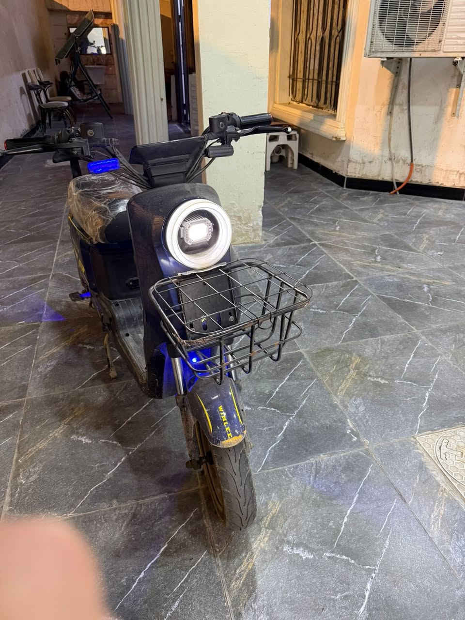 دراجه شحن للبيع R9 نضيفه انضف من الصور بهواي لان بصور وصخه شويه تايررات جدد جوبلس بطاريات فوك النص عمر نهائياً ماتفقد شحن كلش زينات كفرات نضيفه لايت عالي ناصي بصمه تشغيل بس بصمه اكفلها الك من سرقه ومن لحيم شاشتها شغاله للتواصل خاص او واتساب  ***********مكاني البصره حي المهندسين سعرها 375 وبيها مجال
