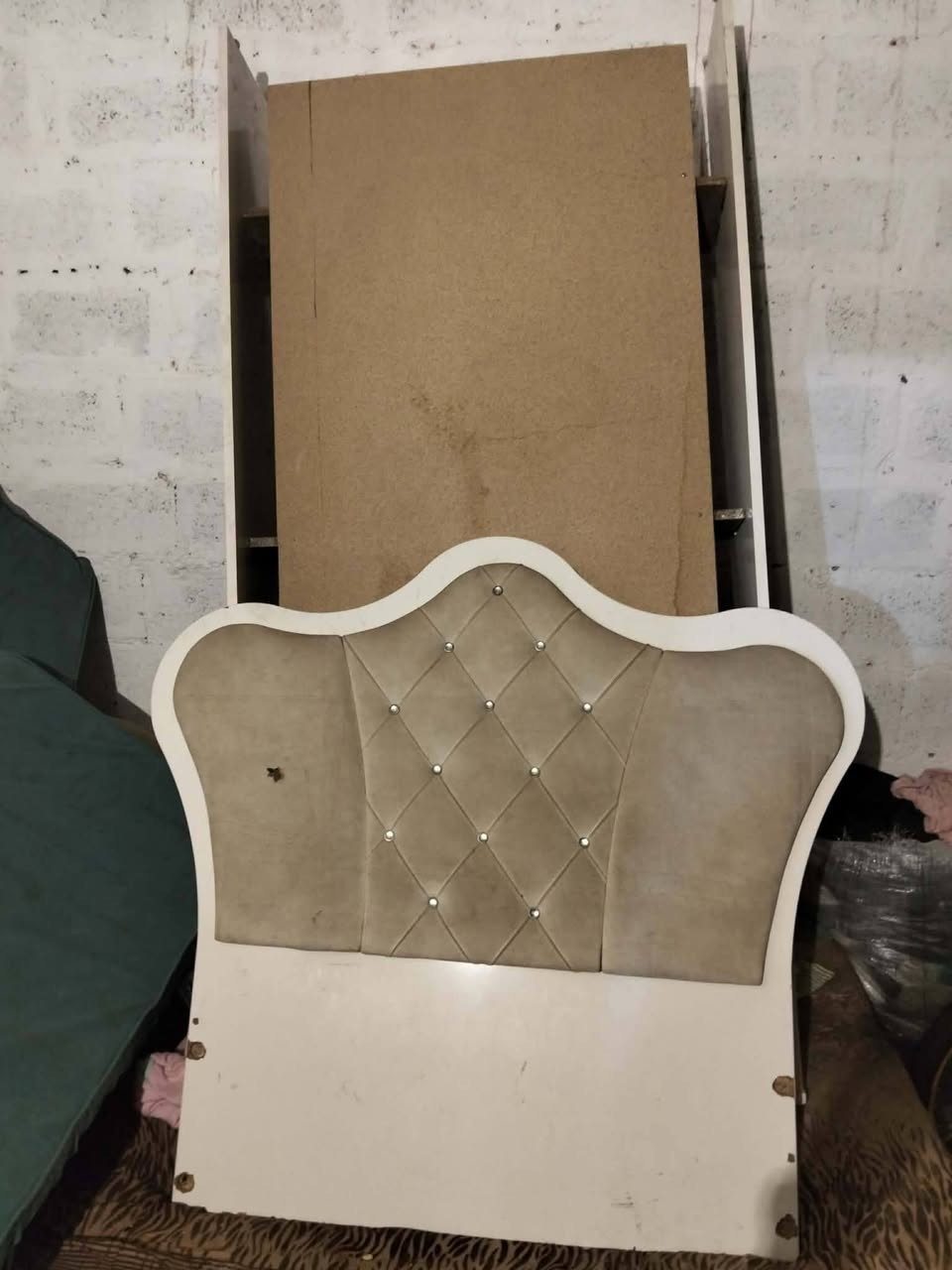 غراض للبيع تواصل على الرقم 
***********
