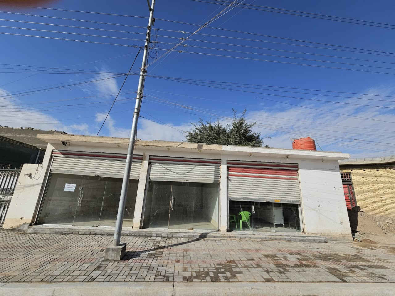 كاعد
تريد تفتحلك مشروع ؟
وصلت محلات نضيفة في النعيم قريب على خليفة بن علي
جام خانة جاهز ما تخسر شي 
***********
