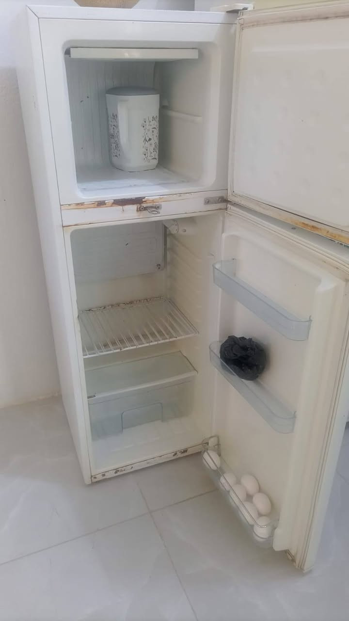 ثلاجه للبيع بسعر 135 رقم واتساب ***********
