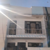 مشتمل 50 متر طابقين البيع مقابيل الالف سعر 70  07725362957 تصال واتساب...
