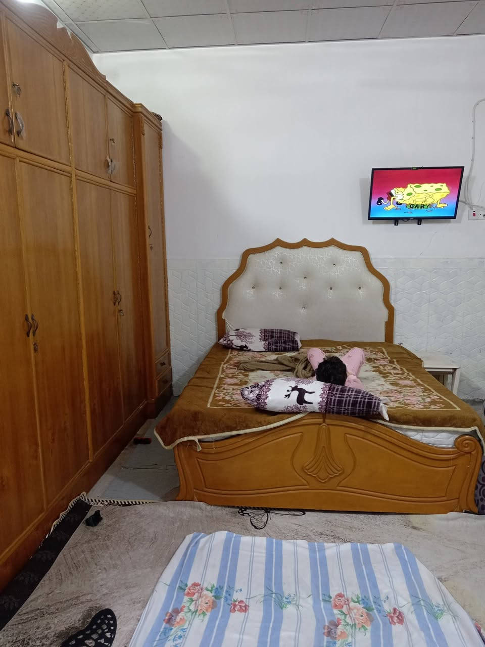 غرفة نوم طابقين كنتور وميز مراية وجرباية نظيفة جدا
السعر مليون وميتين وبيها مجال
*********** للتواصل
