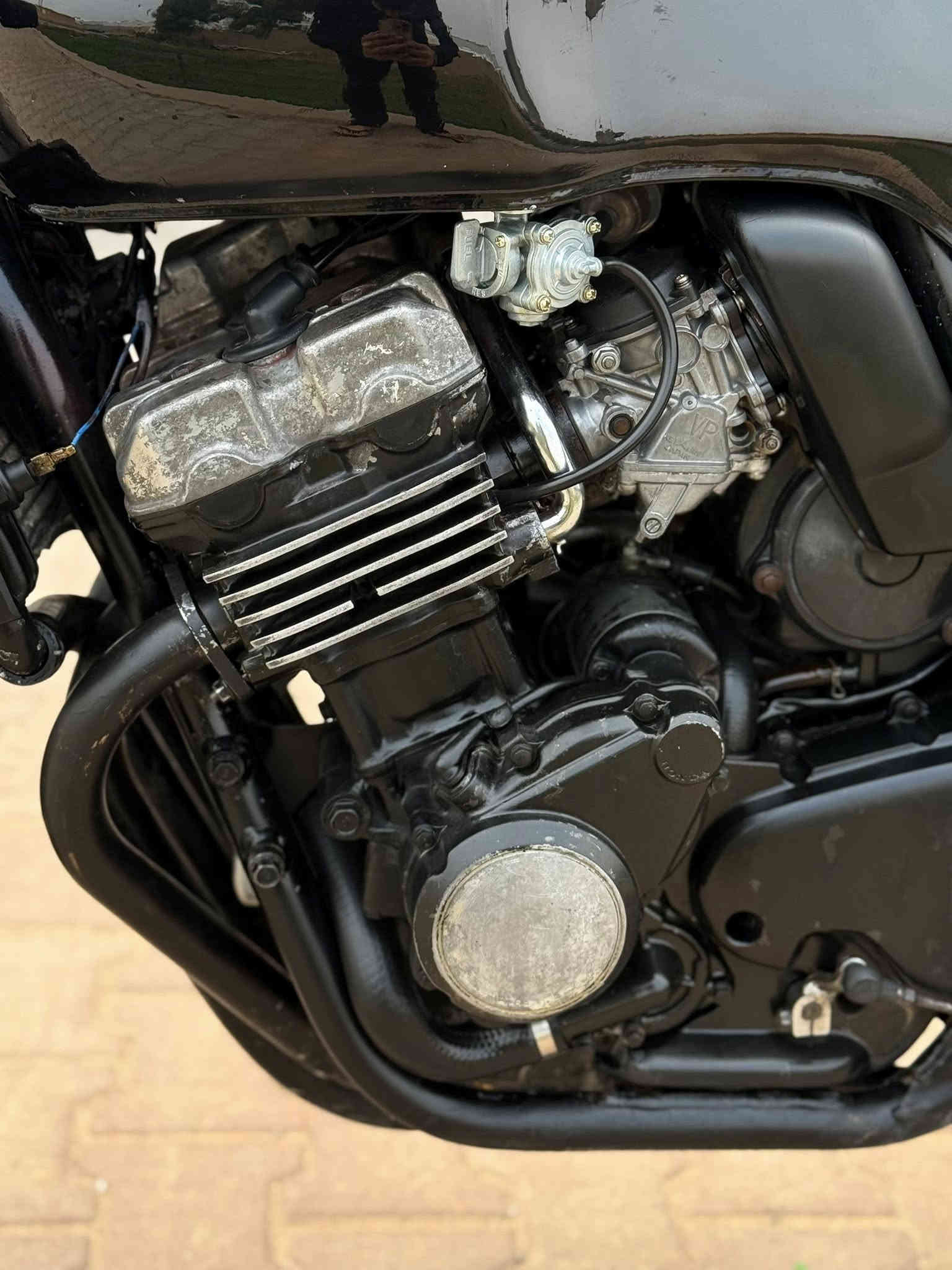 للبيع CB 400 جيل اول لوك لوك 
الي يدور جديد وبلكارتون دراجه كفاله عامه كير محرك كابريتر كله بشرط برغي ممفتوح تايرات وزنجيل ودهن وبلكات كله جديد تانكي كزازه ماشي قليل اوراق كامل بوجهك رقم شرط معدل جوى ١٨٠ كهربائيات كامل دراجه مال جناي مكاني كركوك سعرها ۱٥ ومجال للشراي اتصل وخادم للطيبين❤️
(( *********** ))
