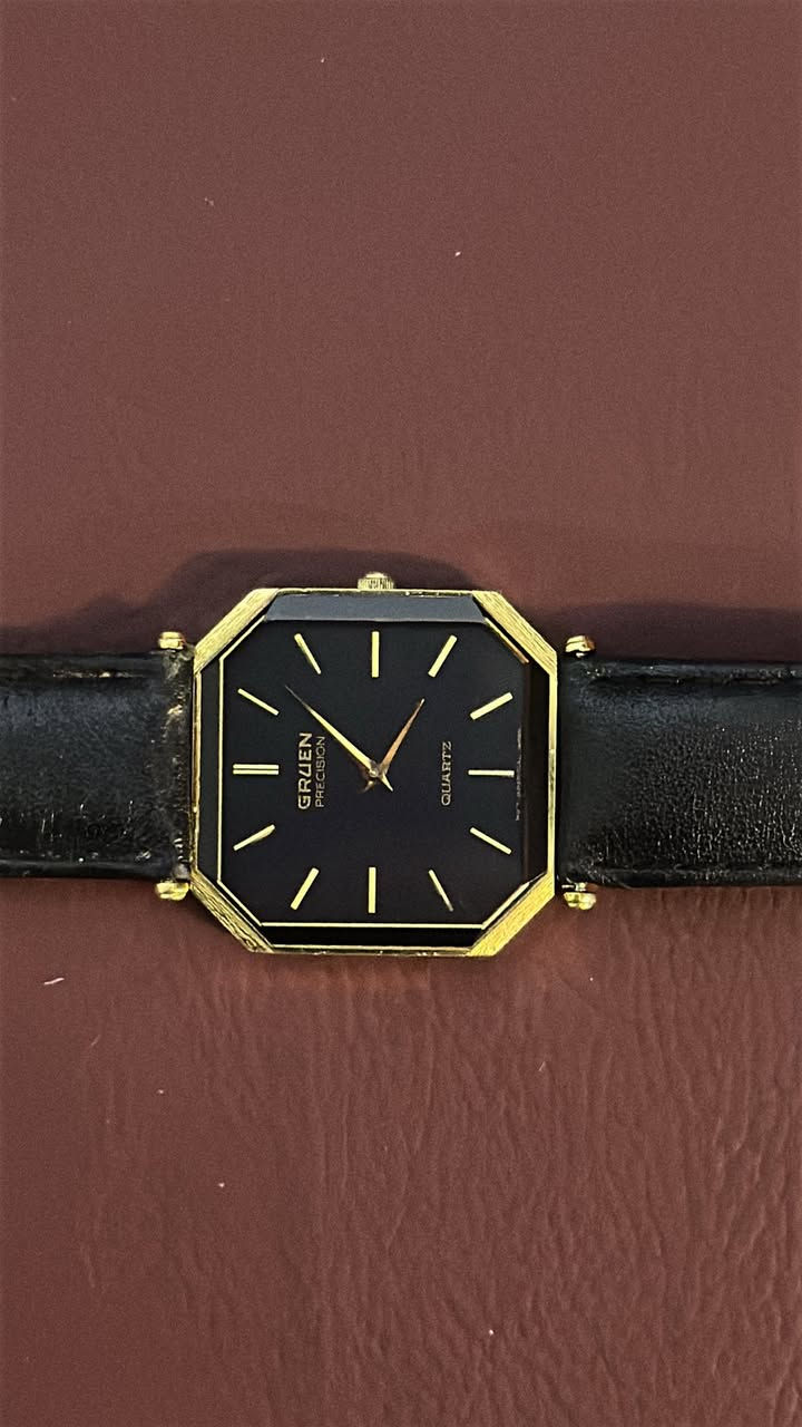 Gruen Precision | گروين بريسشن
قطر الساعة 32*36
نظافة 99% غير ملبوسة تقريباً 
طلاء ذهب صافي
الساعة تحفة نوادر


**إذا كنت صاحب هذا الإعلان وتريد حذفه لأي سبب، رجاءا أرسل رسالة إلى الدعم الفني**