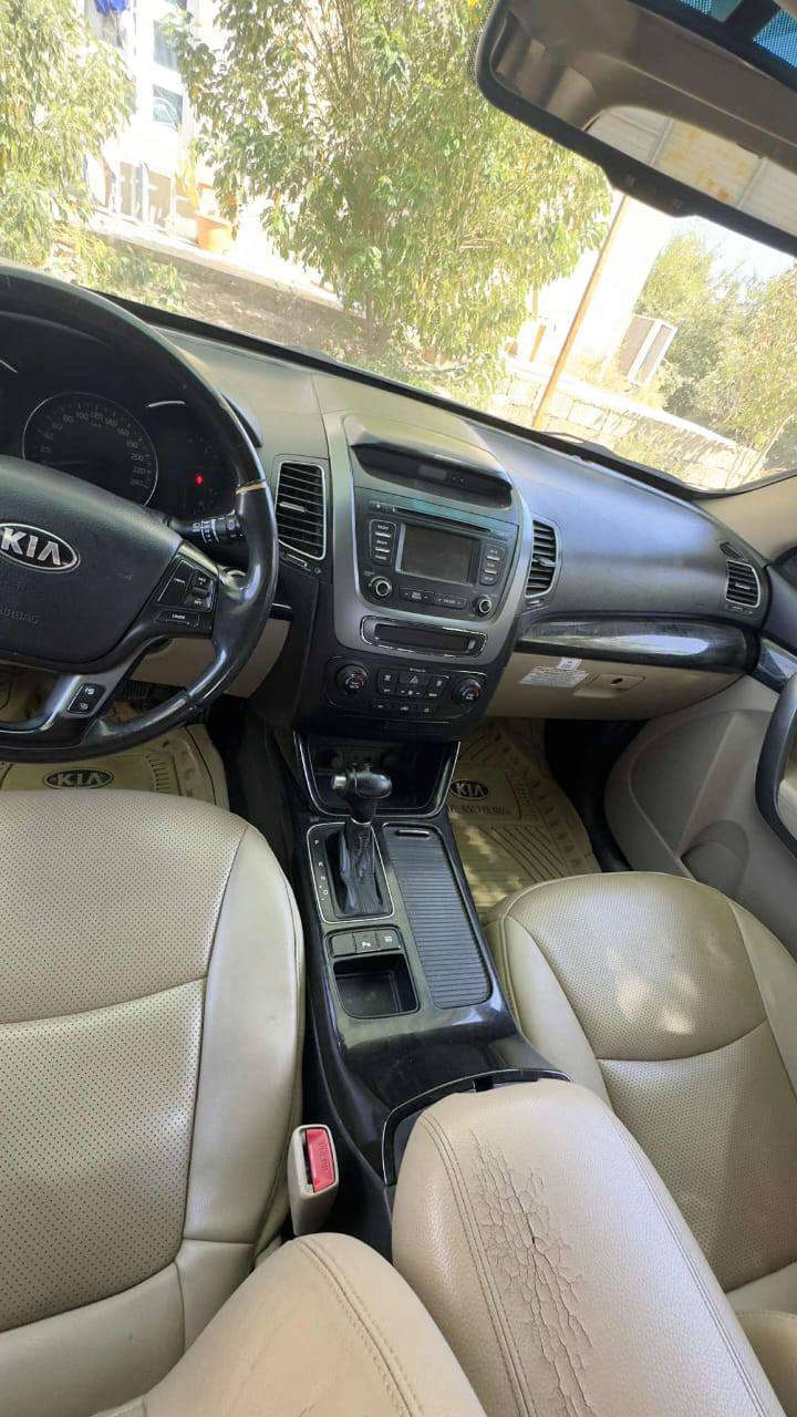 السلام عليكم
كيا سورنتو موديل 2013 فول مواصفات محرك 2400

سياره بدون ضرر حيل حلوه ما ناقصها شي سنويه جديده لل 2030 تحويل ثاني يوم  للبيع او المراوس (كامري) او (كورلا)  موديل حديث  للاستفسار *********** السعر 165
