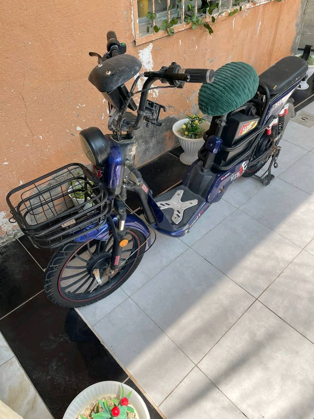 دراجه كهربائيه شحن للبيع نظيفه سرعه 99
خمس بطاريات عنواني بابل الإسكندرية 