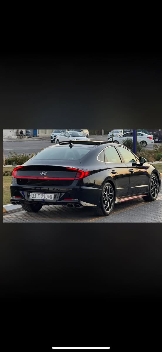 السلام عليكم للبيع سوناتا مديل 2022 الفئه ان لاين 2500 تيربو الرياضي 290 حصان لون الأسود الملكي ماشيه 26 آلف 
المواصفات 
سستم سماعات بوس 8 سماعات 
كشن حضن جلد وكنتاه مطعم احمر مختم ان لاين 
بصمه دخول ذكي 
بانوراما
تشغيل عن بعد
ويل 19 الكبير علامه ان لاين   

هاند بريك بصمه 
اوتو هولد 
خمس وضعيات قياده 
دبل سبورت 
كشن كهرباء 
جنطه ذكيه 
كشنات تدفئه 
شاشه كبيره تدعم كار بلي 
جام اوتو 
تحكمات مقود جهتين 
شفتات ستيرن 
وباقي المواصفات ال ان لاين معروفه شكو مواصفه ب سوناتا موجوده لان سياره فول الفول للأخير 
السياره صافيه من كل شي الشخوط وغيره 
ملاحظه الحادث السياره سرقه وليس ضرر وحادث سرقه جاملغ وبنيد فقط بدون دواخل بدون شاصي ولا لغود
جميع الايرباك سليمه والمصطره مال جنطه صبغ فقط مقدار بالعرض أربع أصابع موضحه ب صور 
السياره جديده جدا والي يحب عندي فديو أوضح قطعه قطعه ب سياره حته زلوغ ما بيه 
السعر 188 وبيه مجال 
***********
