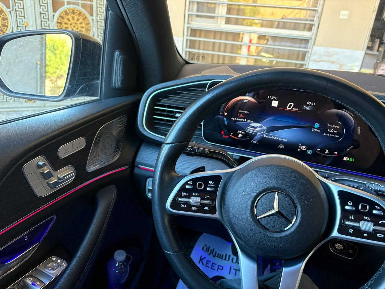 مرسيدس GLE350 2022 
سيارة جديدة جدا ماشية 26 الف
مواصفات فول 
تدفئة تبريد كشنات 
نظام صوت بورمستر 
٥ كاميرات
قيادة ذاتية 
نظام اصطفاف ذاتي auto parking
نقطة عمياء 
نظام تحذير خروج من المسار 
الداخل جلد اسود 
خشب اسود مات
بنوراما 
وبعد هواية مواصفات متنذكر
عليها تغليف ppf كامل
محرك كير واير بشرط مامفتوح 
سيارة حيل نظيفة كلشي عل بلاد جديد 
سنوية هزة كلشي جديد مدفوع لـ
باسمي السنوية بشرط تحويل وغرامـة
سيارة مابيـها دينار مصرف كامل من كل نواحي

ضرر السيارة طخة بسيطة بالدعامية الامامية ومصلحة نفسها

رقم صاحب سيارة ***********
