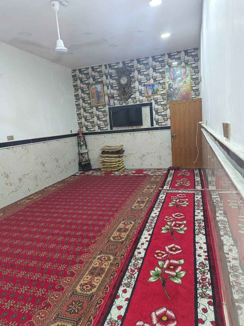 ﷽     
     دار الــبــيـع ابـــو شــطــيـــب 
سند 25 زراعي قـــرب ســيــطرة بـــغــــداد

      المساحه (300)متر 
      يتكون الطابق واحد جاهز سكن 

 الاستفسار على رقم الهاتف 
على الواتساب  (📲*********** عمارة, ميسان
