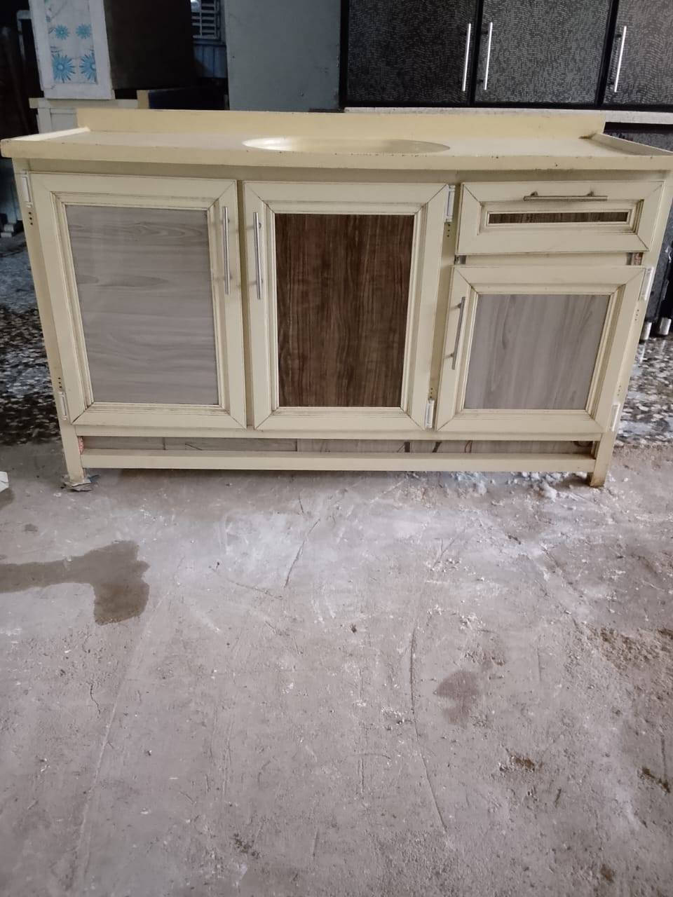 كاونترات للبيع المكان بغداد ***********بي واتساب
