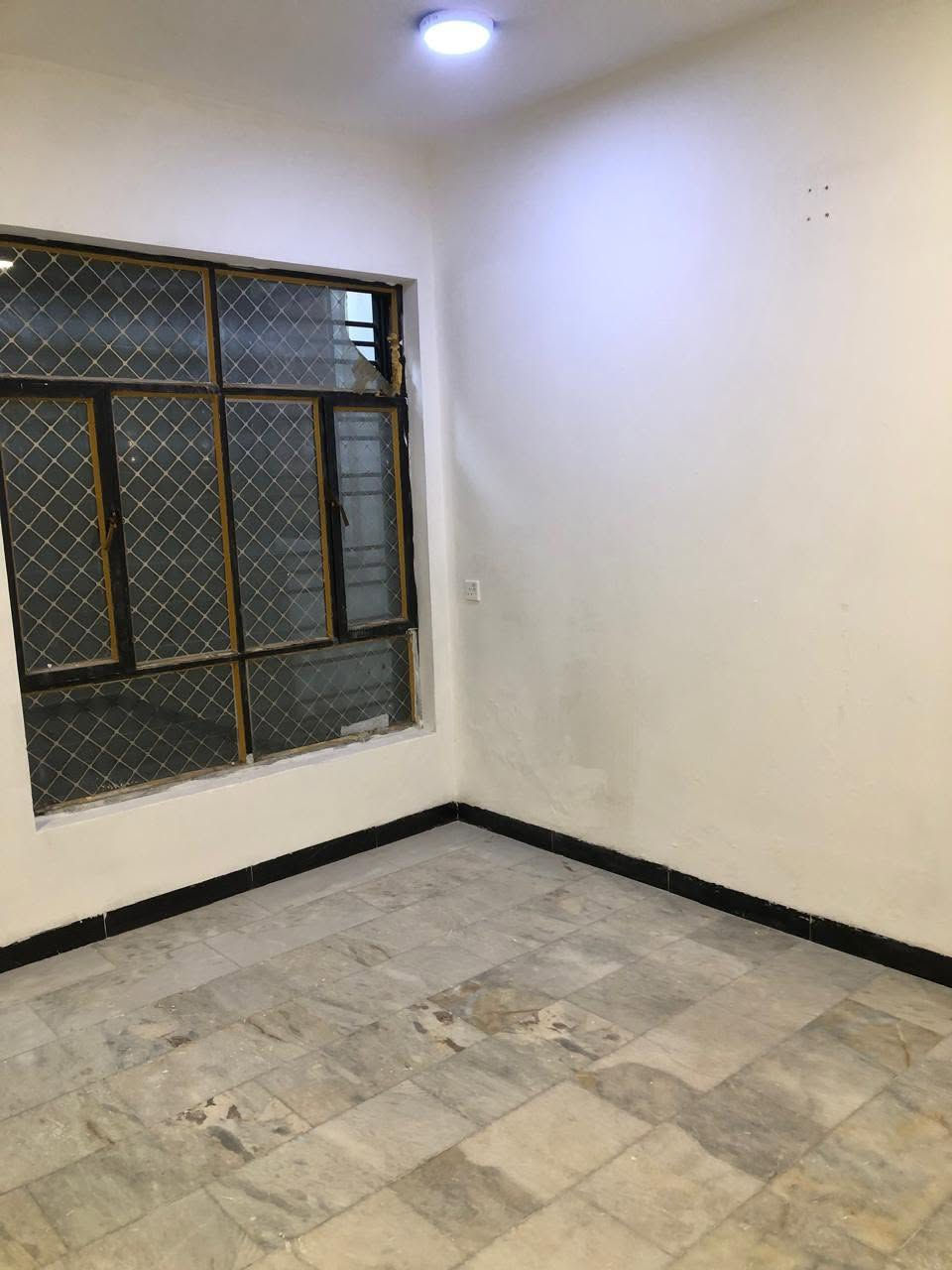 �✨ للإيجار في السيدية – بيت راقي ومميز ✨🏡
🌟 بيت بمساحة 65 م
🛏️ يتكون من:
✅ 3 غرف نوم
✅ صالة
✅ مطبخ مرتب
✅ خدمات متكاملة

💰 السعر: 825 ألف دينار عراقي (قفل)
📞 للاستفسار والحجز:
مكتب حلم عقاري للوساطة العقارية
📱***********
