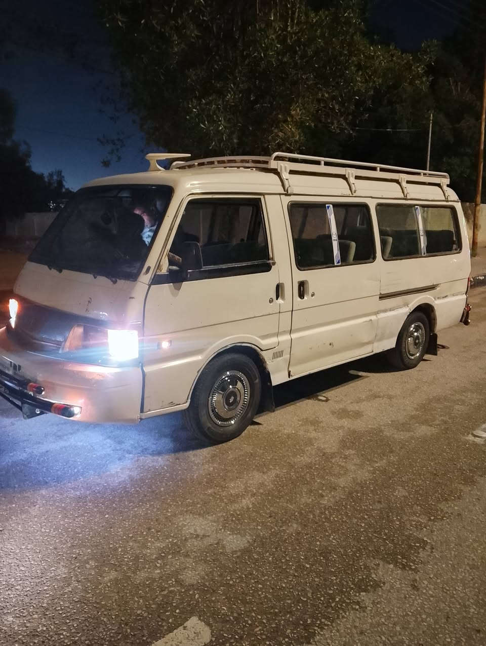 سلام عليكم مازدة لل بيع موديل ٩١ مكينة وكير وكسن خير من الله اربع شواصي مكفولات وصل خط وبحث مصفرة مكاني كربلاء المقدسة الشراي السعر ٣١ يلتصل عل رقم ***********
