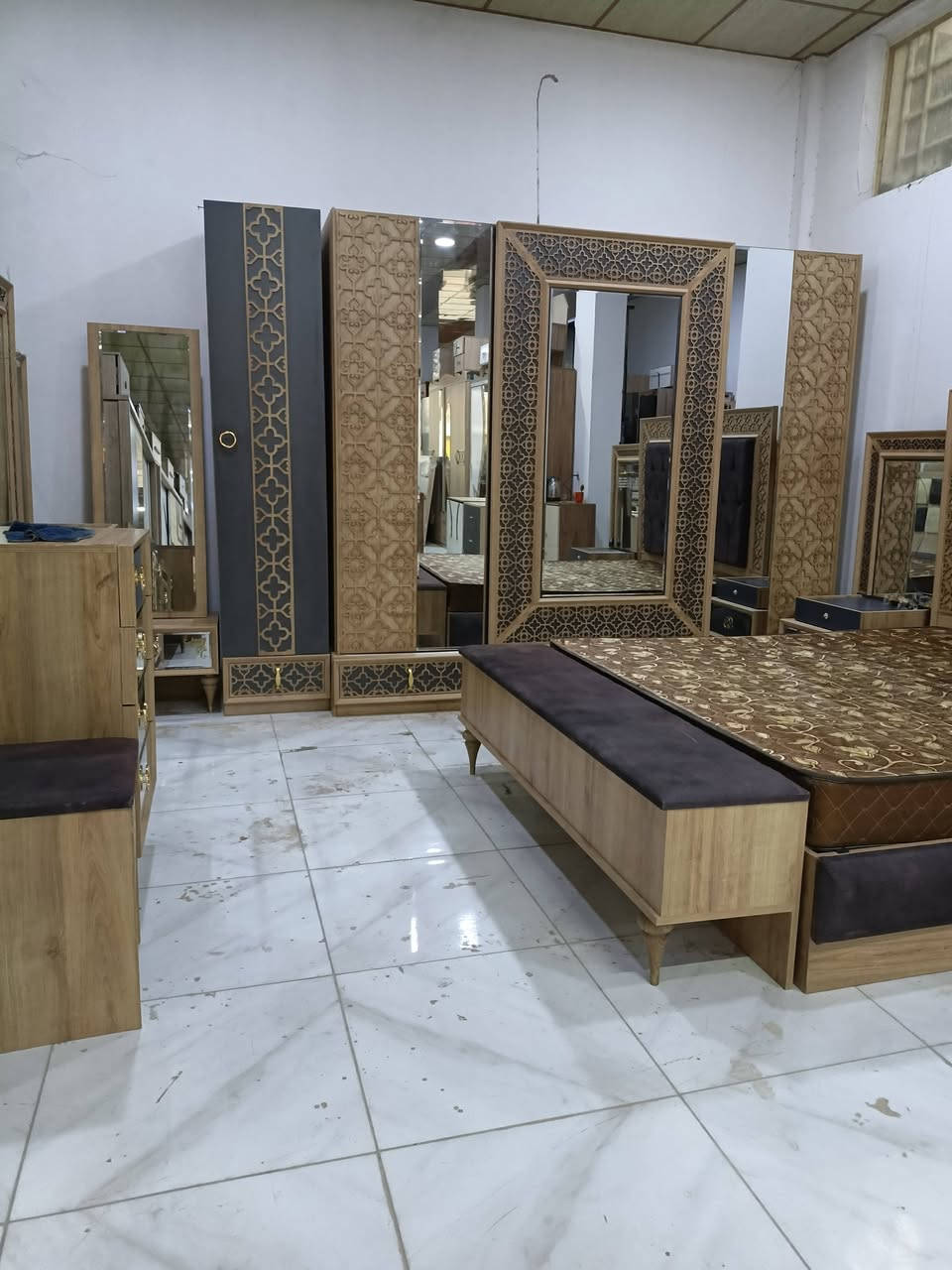 غرف نوم تركي مستخدم نضافه فوول بيع او مراوس وبأسعار مناسبه للاستفسار اللتصال على  الرقم التالي ***********/او واتساب
