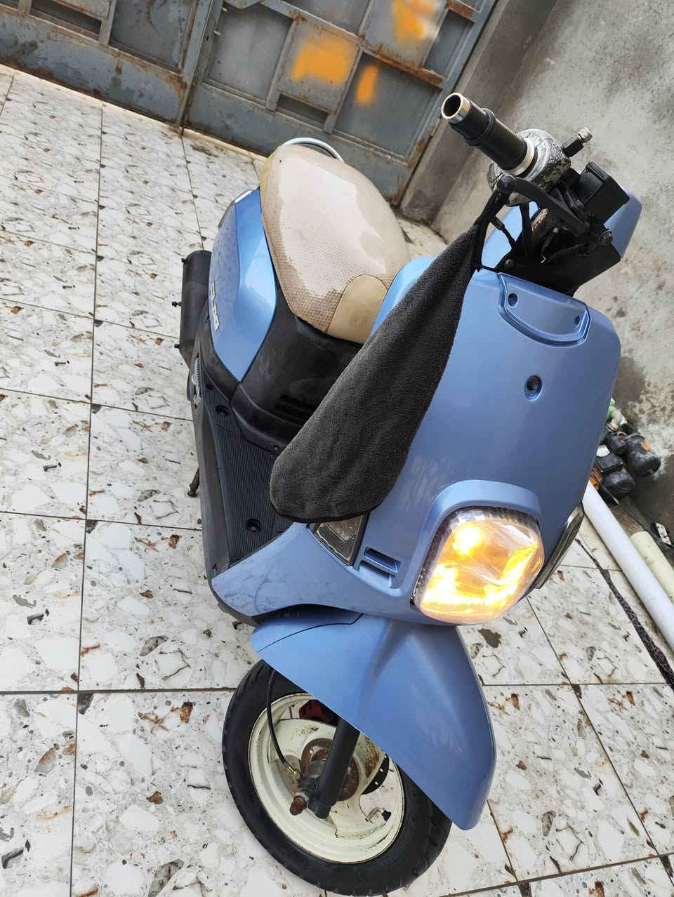 سلام عليكم
ماكس بوليسي للبيع بوشه 55 
سعر 550 وبيها مجال 
عنواني كوت حي الحكيم 
رقم ***********
