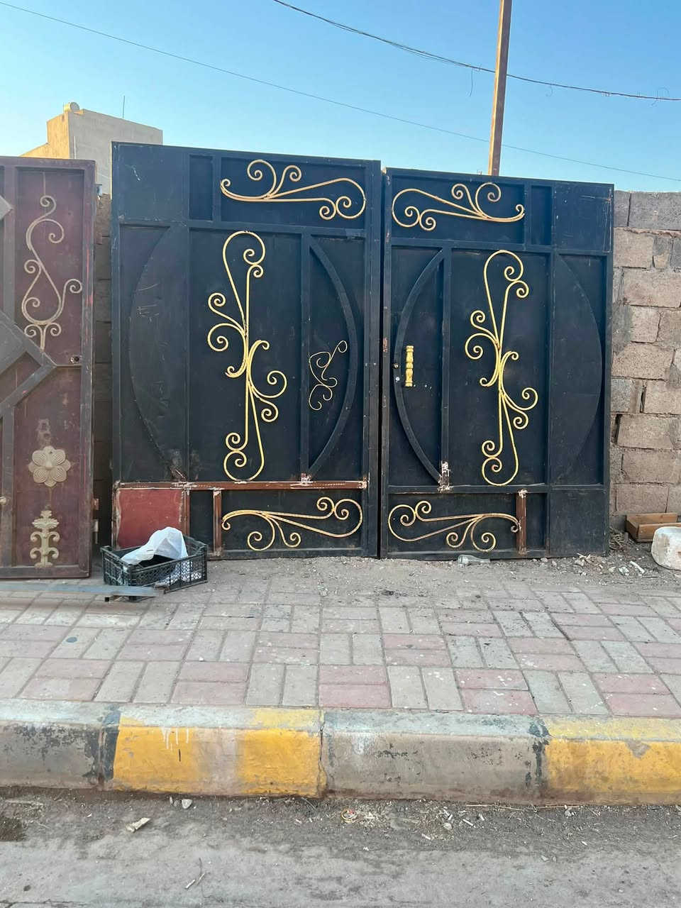 من رخصة الادمن 
يتوفر ابواب سياج للبيع كلشي موجود بالصور و يتوفر باب كندور
و سندويش للبيع 
نشتري و نبيع للتواصل خاص او على هذا الرقم ***********
