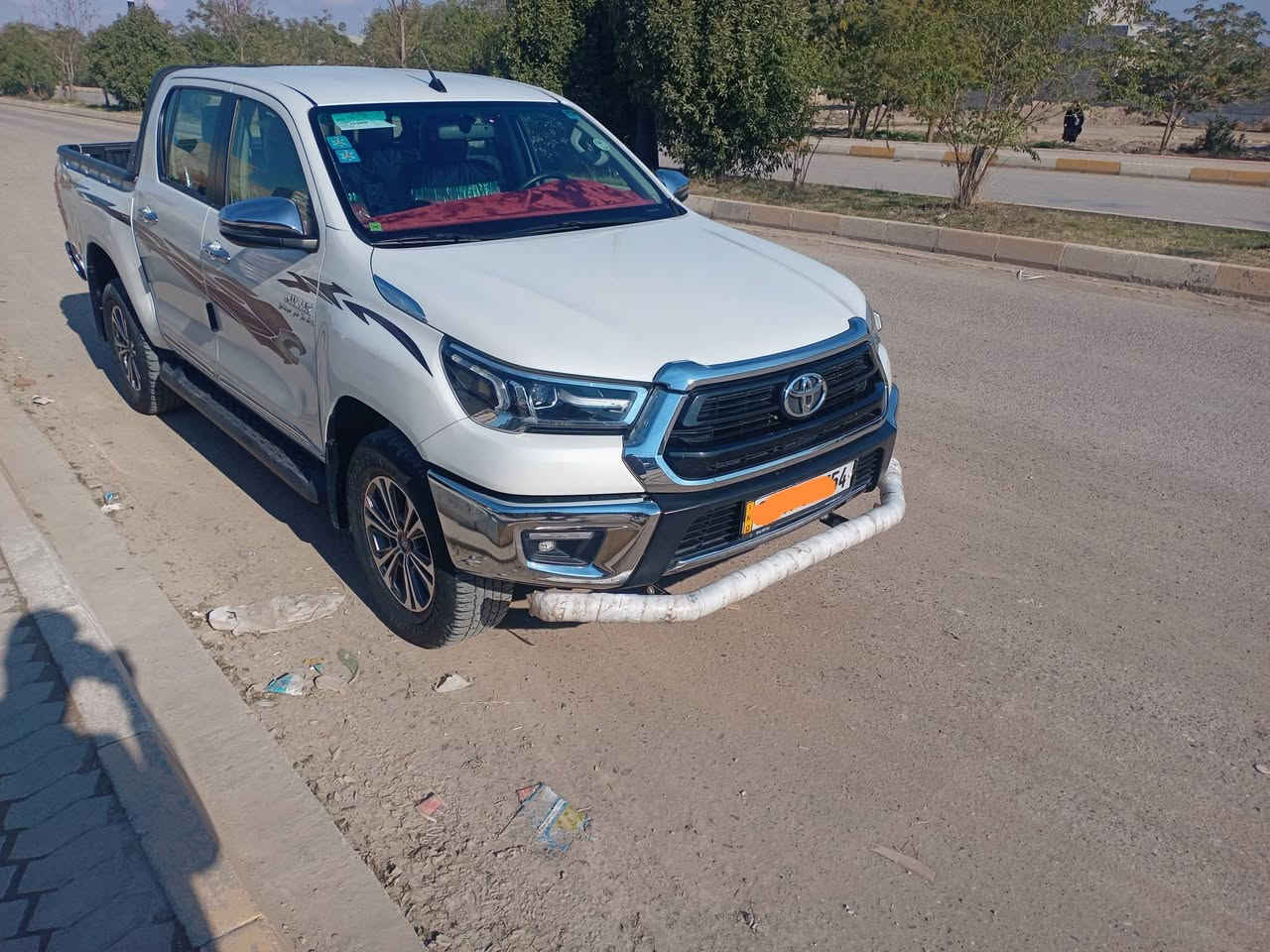السيارة: تويوتا هايلوكس 2023 بيك أب
السعر: حوالي 320$ ورقه 
المواصفات:
موديل: 2023
الفئة: Double Cab 4x4
المحرك: 4 سلندر
ناقل الحركة: أوتوماتيكي
الوقود: بنزين
المسافة المقطوعة: 70000 كم
بلد الاستيراد: سعوديه
للإستفسار الاتصال عل الرقم ***********
مكان السياره (صلاح الدين)
