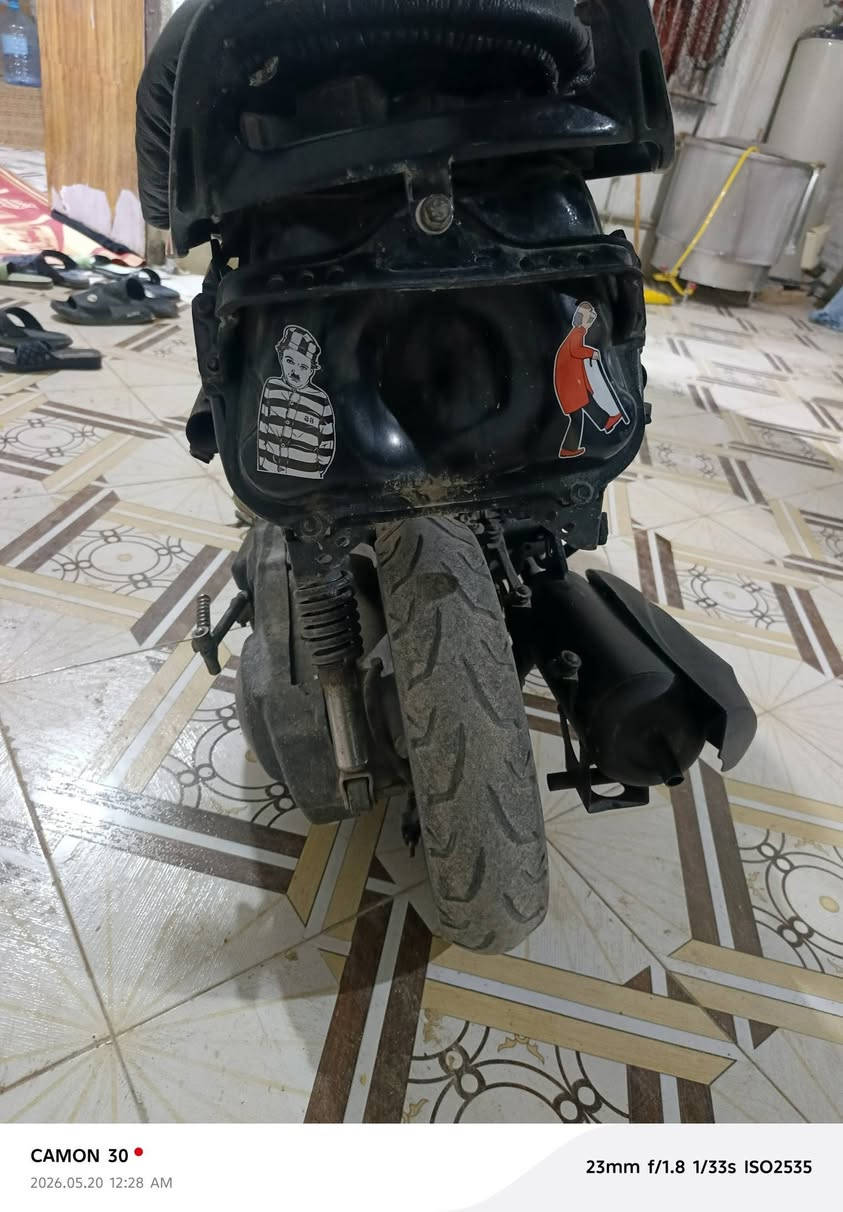 دراجه فراشه عله ترابهه للبيع السعر 200وبيهه مجال لعيونكم دراجه اوراق و صلانصه جديده ومكينه مرتبه بس بدون كفرات والشراي *********** ينتصل او واتساب
