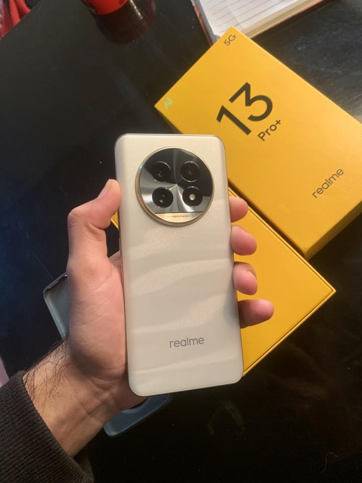 ريلمي 13 برو بلاس …. مساحة التخزين 512
كامرة يصور القمر وشاشة منحنية 
ويشحن سريع والمعالج سناب دراكون 

جهاز فلاكشب متكامل ونظافة 100%
الشراي خاص او رقم ***********
