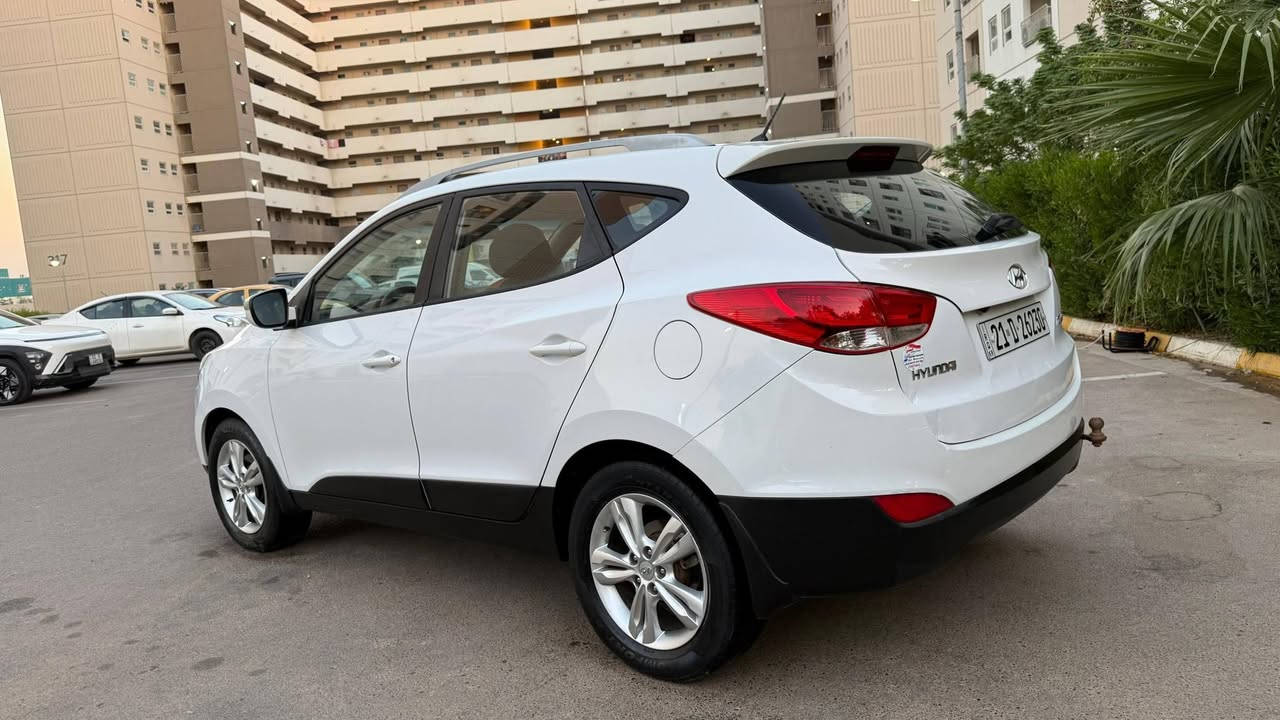 تحيه طيبه..
توسان خليجي للبيع فقط 
موديل ٢٠١٣
مكينه ٢٠٠٠ دوش
سياره جديده ماشيه ١٣٠ الف
مكفوله من الصبغ والبارد والتبديل عدا طعجه بالجنطه ورصعات خفيفه بالقماره سونار مرفق 
كير مكينه مكفولات 
مدوشمه ارضيه وكشنات 
شاشة تاب
كامره بالمرايه
حساسات خلفيه
اي نقص ما بيها 
رقمها سليمانيه وكاله عامه عندي احولك مباشرة
عنوان بغداد بسماية 
السعر ١٣٥ وبيها مجال بسيط 
الشراي يتصل ويدلل 
***********
