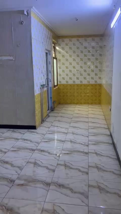 شقةللايجارطابق ٢ خلفيةالاخطل قرب مسجداحمدياسين تحتوي على غرفتين وصاله وخدمات اجارهة 500 للتواصل على الرقم ***********
