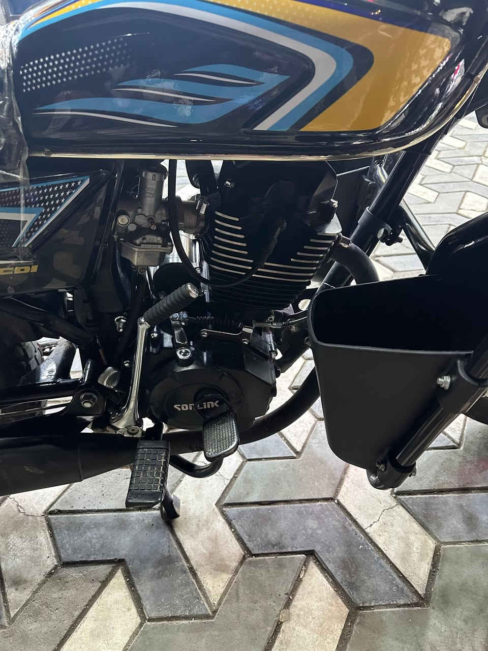 سلام عليكم  دراجه ايراني حجم المحرك 200ss موديل 25 مكينه وكير وكهربائيات كلهم جدد الدراجه كلش نضيفه  الموقع بغداد مدينه الصدر : السعر 900 وبيها مجال التواصل علا هاذا الرقم . ***********
