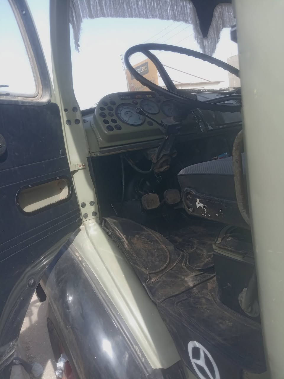 للبيع موديل ٨٠ سياره جديده علا وضع الشركه مامفتوح بيه برقي رقمه جديد نينوى موديل ٨٠ مكان الفلوجة ***********
