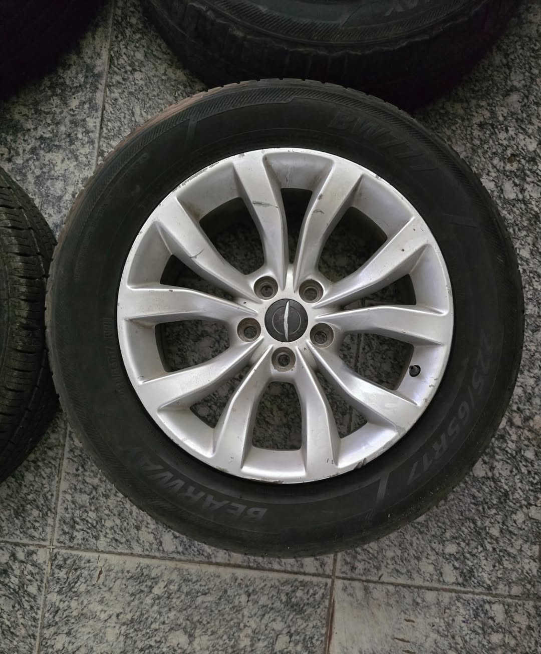 ويل اوباما كاملات هنه وتايراتهن نضافة 75‎%‎ قياس 17 ب4 ورقات بيهن مجال مكان البصره ***********
