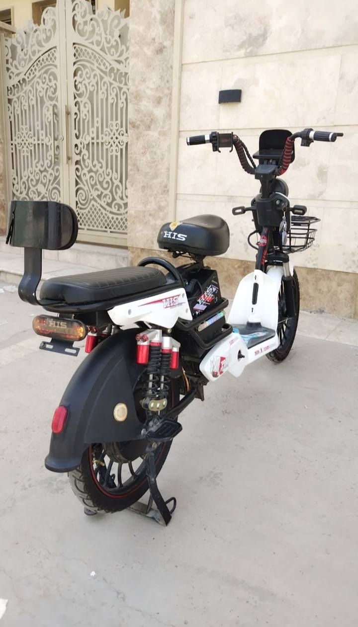 السلام عليكم 
دراجه شحن حجم 20 شركه. HIS دراجه نضيفه جدا استخدام قليل 5 بطاريات وياه شاحنه 
وبصمات وسويج كهربائيات كله شغاله 
بيه سماعات MP3 صوت عالي ومجسم 
تايرات بريكات جدد امامي وخلفي 

السعر 275 الف 
العنوان بغداد 
رقم ***********
