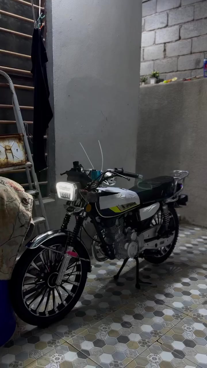 سلام عليكم سيفان للبيع موديل 2025 دراجة كاعده مابيها اي نقص الله شاهد حلوه ونضيفه مكينة كبس شاشه شغاله لسعر 750 وبيها مجال حك الجية مكاني هبهب ناحية الخالص للتواصل. ‭+٩٦٤ ٧٧٨ ٣١٦ ٦٤٥٧‬


**إذا كنت صاحب هذا الإعلان وتريد حذفه لأي سبب، رجاءا أرسل رسالة إلى الدعم الفني**