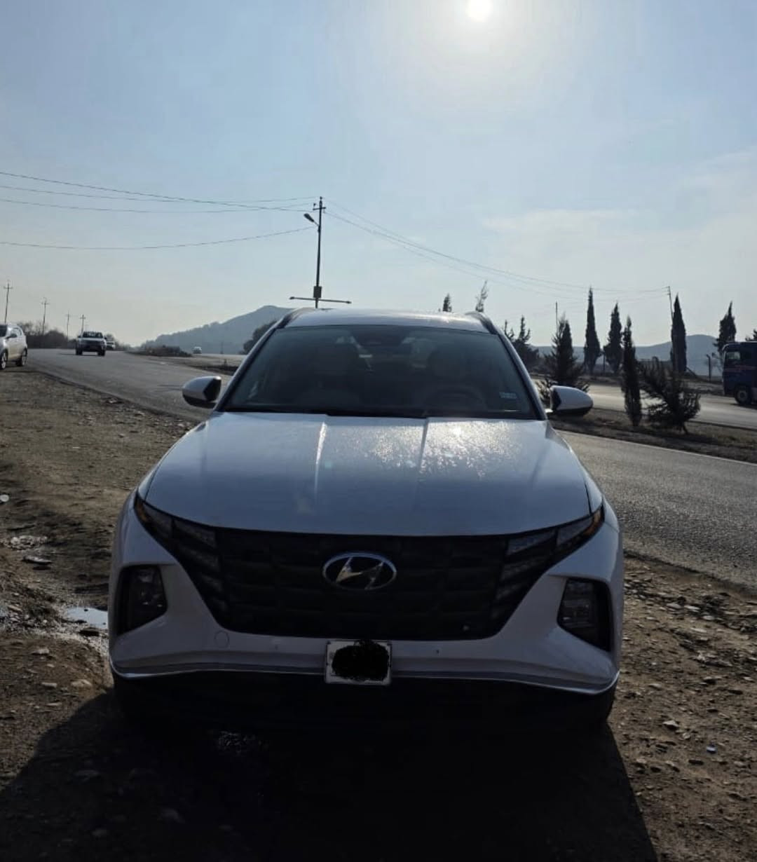 السلام عليكم توسان 24 دخول جديد بدون رقم
السعر جداً مناسب الدواخل المرغوبه بيجي واسودّ 
لون ابيض SEL فول مواصفات عدى الفتحه 
ماشيه 5000 كيلو زيرو بحاله الوكاله حادثه تخريب 
مكفوله كفاله عامه من المحرك الشاصي الغود 
حادثه عباره عن فاتحين البنيد والجاملغ والراديتر 
راجعات كلهن كفاله عدى البنيد سرقه السياره ليبل واحد 
مواصفات السياره 
تشغيل عن بعد إضافه إلى تشغيل بصمه 
دخول ذكي+ جنطه كهرباء + رادرات 360
توقف ذاتي + قياده ذاتيه+ تحديد مسافه 
كراسي كهرباء مع تدفئه + تبريد منفصل عن الراكب 
السياره فول عدى الفتحه كلش حلوه وسعره مناسب 
للاستفسار اكثر ***********
السعر 192 وبيها مجال اسف ع الاطاله.
