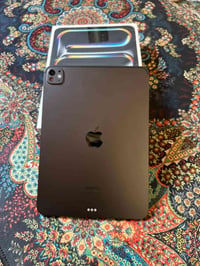 آيباد M4 • ٢٥٦ • بطارية ٩٣٪