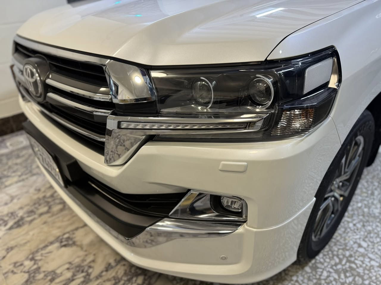 عندي لاندكروز اخت الزيرو شرط 
موديلها ٢٠٢٠ كراند تورنك 
محرك 8 سلندر ٤٦٠٠ 
مكفوله من الشخط والبارد والنكراش زيرو 
ماشيه فقط 47 الف
بس اذه اخت الزيرو مو قبول 
وتخم دلوب شديته اله ومال الشركه موجود يابس 
مكاني بغداد
وسعرها ٥٨٥ وبيه مجال بسيط
رقمي
***********
