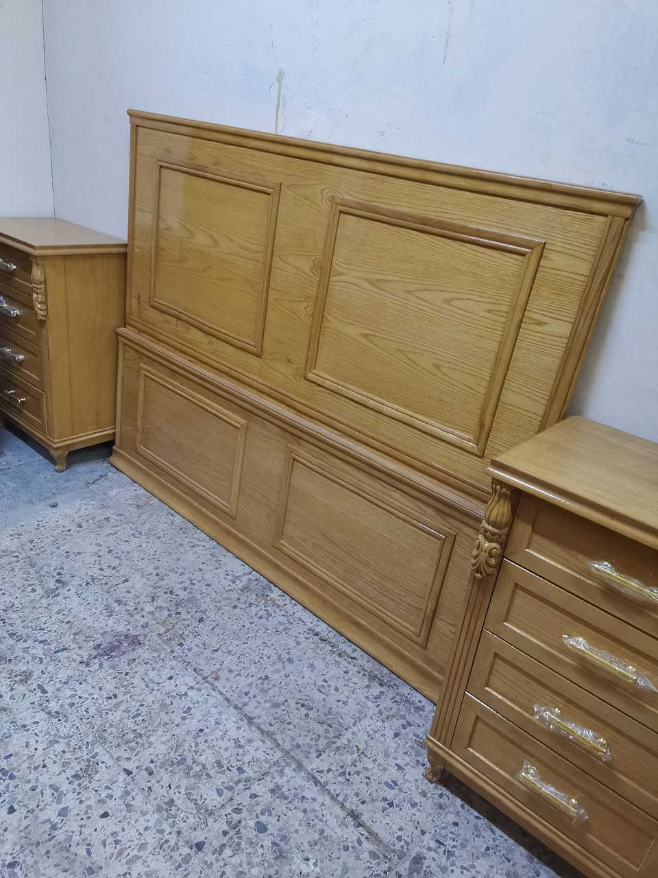 السلام عليكم
نجاره عراقيه درجه اولئ خشب سنديان ٦ وملحق جديده
النقش كل الغرفه زان مصري جعب غزال الزاويا بابين وملحق
للحجز والتواصل علئ الهاتف او واتساب *********** بغداد السيديه حي الاعلام شارع قطر الندئ
