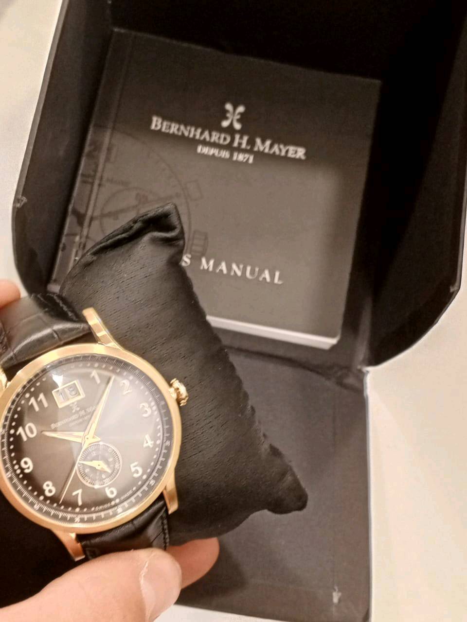 ساعه ما مستخدمه ماركه اصليه 
