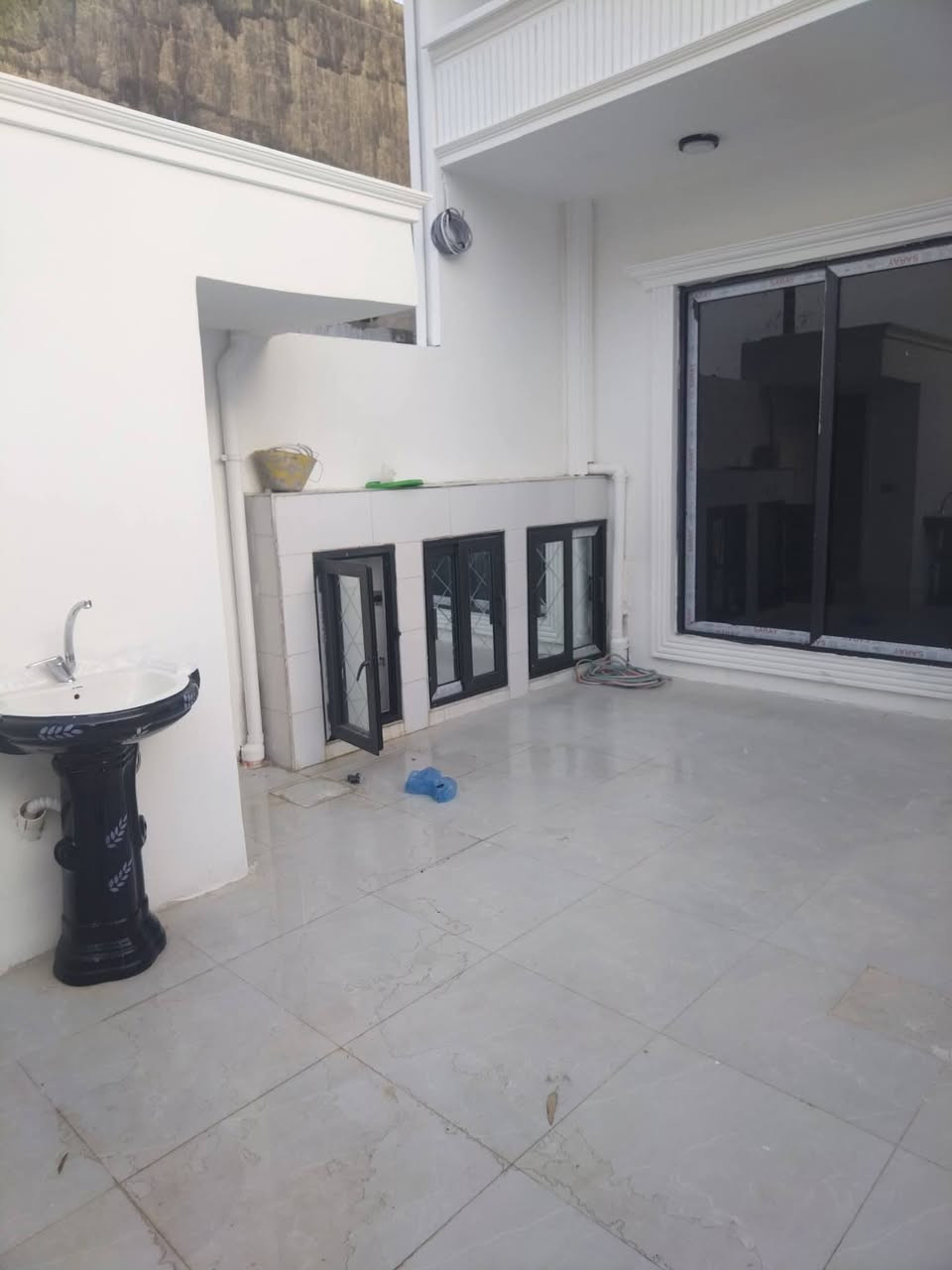 دار 100متر طول للبيع طابو حي اسرئ على  شارع 20متر وساحه ومتنزه قرب مدرسه صينيه من جهة دوميز طابق ونص فول  بعده صفر نظام دكتات ومغربي وكامرات سعر ١١٧ مع مجال اتصال على ***********
