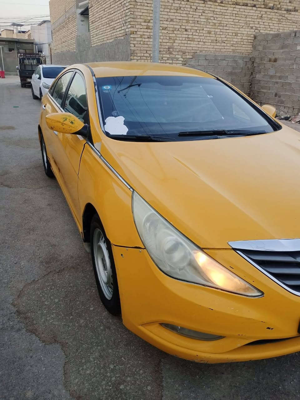 السلام عليكم سوناتا موديل 2011 وارد امريكي ضررها بنيد وجاملغ بدون داخل رقم بصره دولي مشروع وطني بسمي محرك وكير 2400على الشرط حداديه وتخم تاير وتبريد كله جديد السياره جاهزه مصفره هيئه وغرامات 
السعر ب77
***********
