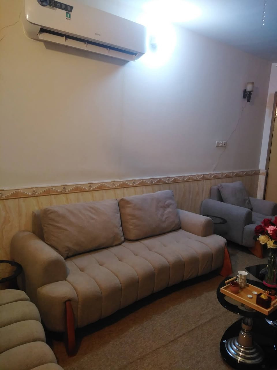 السلام عليكم ورحمة الله وبركاته 🏛️🏛️🏛️

عقار للبيع مساحتة 110م طابق ونص حرف T بحي الشهداء قرب مكتب الرشيد ركن ماكولات العراقي ثالث قطعة عن السايدين مال مكتب الرشيد بنائه كونكريت مسلح البيت وي مستوى الشارع موقعه مميز جدا وسعره مناسب خدمات كاملة متوفره يتكون الطابق الأول من غرفة نوم وصالة ومطبخ واستقبال مع تخاريج وصحيات داخل وخارج البيت اما الطابق الثاني يتكون من غرفه نوم وصالة وسطح للأستفسار أكثر الأتصال على الرقم *********** جاسم الكرعاوي بي 🏛️🏛️🏛️
