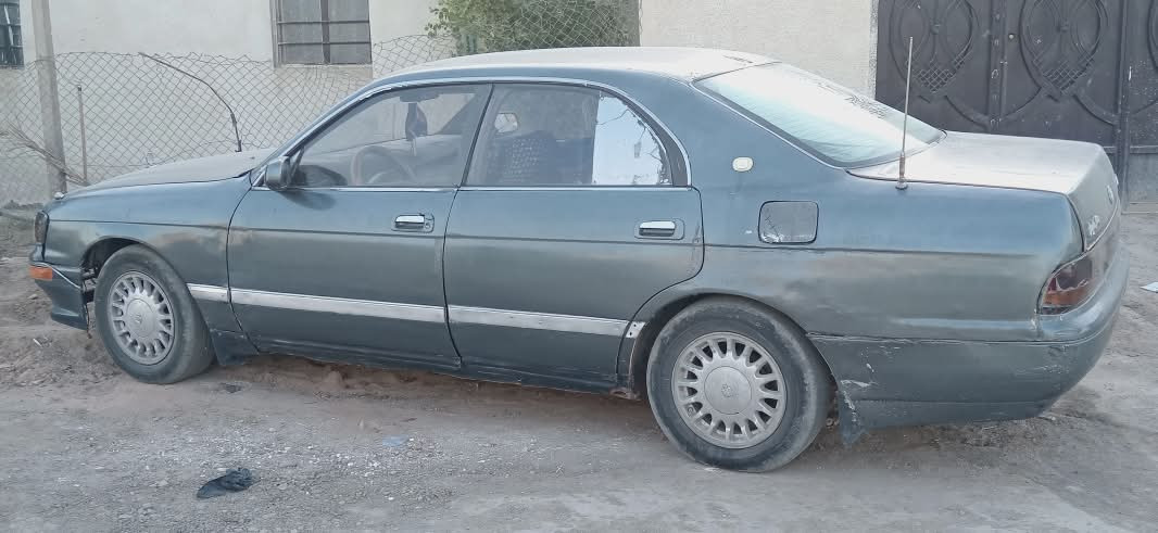 السلام عليكم بطه للبيع والمراوس موديل 92 رقم انبار ما اندل راعيها بيه ارقام وسنويه كارتوني گير ومحرك ثنين ونص شرط حداديه الأماميه توني مسويها سياره أصوليه بدون راعي ابيع كوم حديد اتعهدلك من السرقه فقط مكان السياره الناصرية مركز السعر 18 وبيها مجال للأستفسار أتصل على هذه الرقم  ***********
