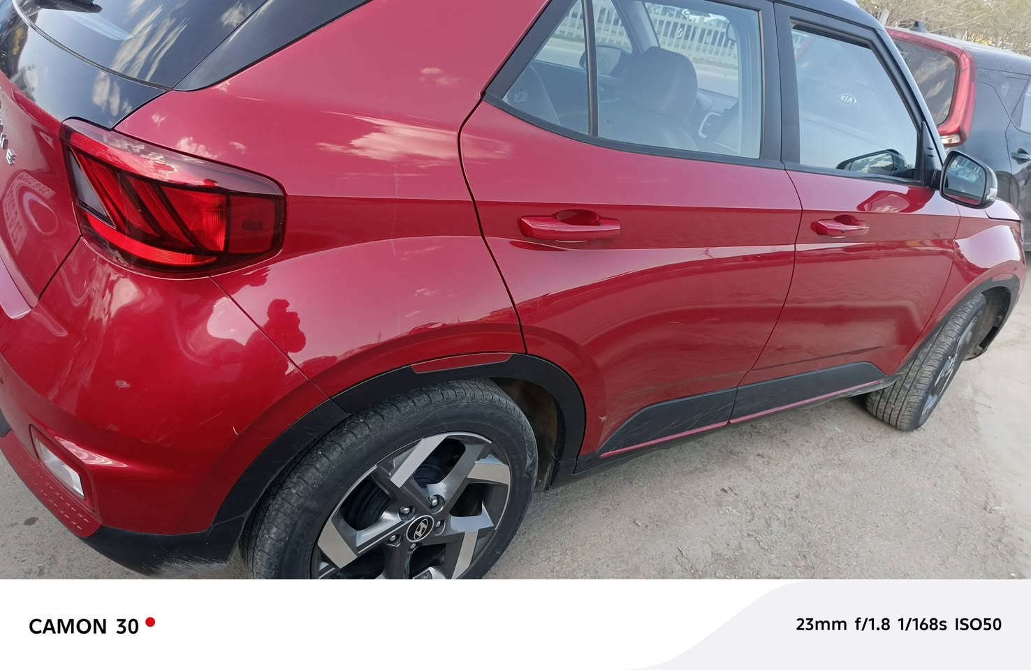 سلام عليكم من رخصة ادمن هونداي فينيو موديل ٢٠٢٢ماشي ١٦ الف ماشي فول ماعدة فتحة سيارة مجودة بكركوك بيه راس بونيت باب خلف سايق بارد صندوق بي بارد مأشر بصور للاتصال ***********
