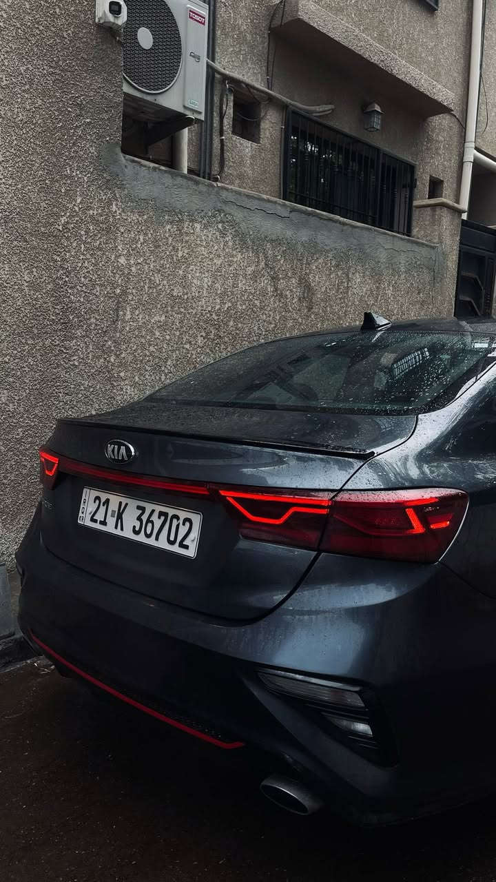 كيا فورتي 2021 ( GT ) أعلى فئة بالفورتي
محرك 1600 تيربو بقدرة حصانية 201 حصان 
الگير دبل كلچ ( DCT ) وليس cvt او at 
ماشية 48الف ميل تقريباً 
رقم سليمانية باسمي سنوية
لون فيلي
حادثها خشم البنيد معدل بارد وصبغ على كد التعديل والجاملغ بارد كلش قليل 
وهنا قبل فترة صار قدر وتعرضت لحادث الجاملخ الخلفي الايسر صار بي حار شبر تقريباً وانصبغ وقبغ الجنطة تبدل بواحد مطابق نفس اللون +القبق الاصلي موجود سيارة ليبل واحد عدا قبق صندوق  

المواصفات : 

بصمة تشغيل
دخول ذكي ( بصمة بالبابين الاماميات ) 
شاشه كبيره لمس ( كار بلاي - اندرويد اوتو ) 
كامره دوارة 
رادار امامي خلفي 
ثلاث انظمة قياده 
قيادة ذاتية 
تحديد مسار
فول تحكمات استيرن 
حساس اطارات 
ويل كروم اسود 
مانع انزلاق ABS
دبل اكزوز مع صوت رياضي 
رسالة ترحيب عند الاقتراب من السيارة 
الصندوق يفتح بمجرد الاقترب منه
اشاير بالمري 
لدات امامي خلفي 
منظومة الزينون ( لد ) بلادي مالتها
توقف ذاتي
قطعتين تبريد مركزي 
ختم GT على الكشن والدشبول والستيرن ( فقط نسخة الGT ) 
الكشنات جلد ومخمل
جان بيها الويل الرياضي قياسه 18 بس بسبب الطسات بدلته بويل قياس 17 موجود بالصور 

صورها موجودة بالمنشور وصور حادثها بأمريكا سعرها 140 بيها مجال للاستفسار *********** مكاني بغداد
