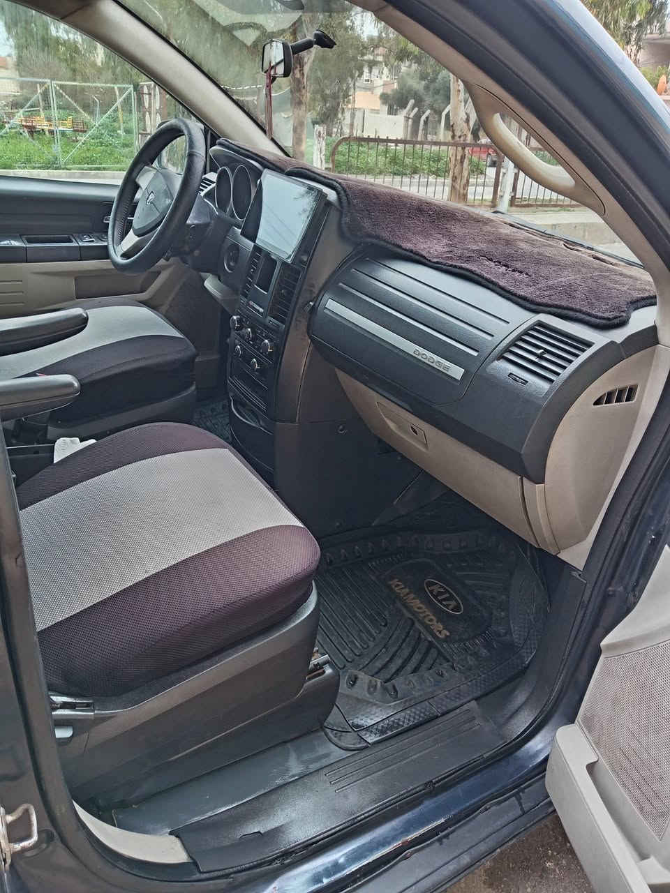 السلام عليكم.... من رخصة الاخوان المشرفين على الگروب...
عندي دوج كرفان موديل٢٠٠٨
بيها كوبون بنزين
تدفئه تبريد ممتازه
جامات سته كهرب
كاميرا خلفيه
ياترى جديد
محرك وگير شرط مصبوغه حزام... 
السعر١٠٠$
تفاصيل أكثر الاتصال على الارقام
***********
***********
تحياتي للجميع
