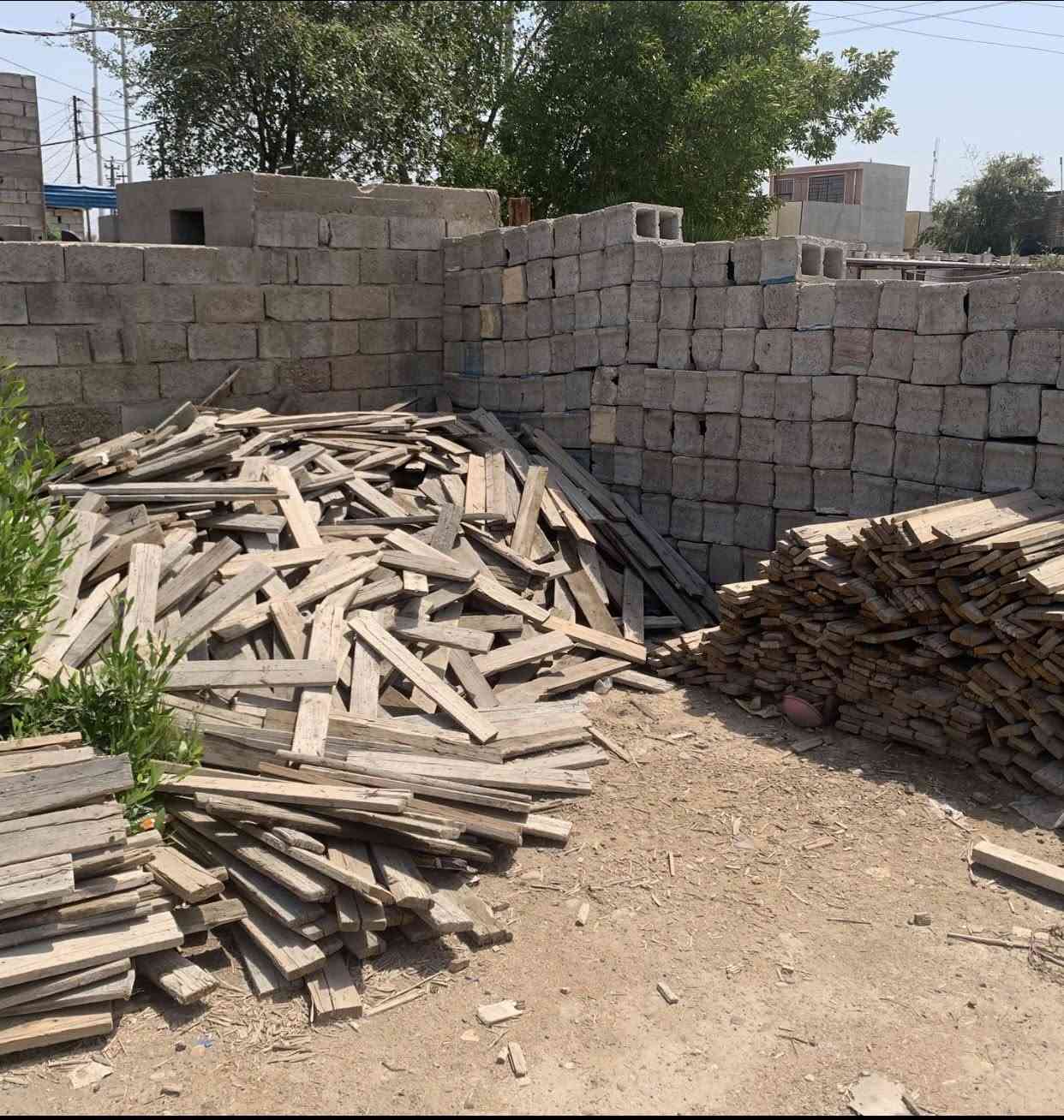 السلام عليكم خشب مقاصير لوح طول١متر/لوح طول٨٠بقار طول ٨٠+٧٠+٦٠+٥٠سعر المكعب٢٥٠الف العنوان بغداد بوب الشام ***********
