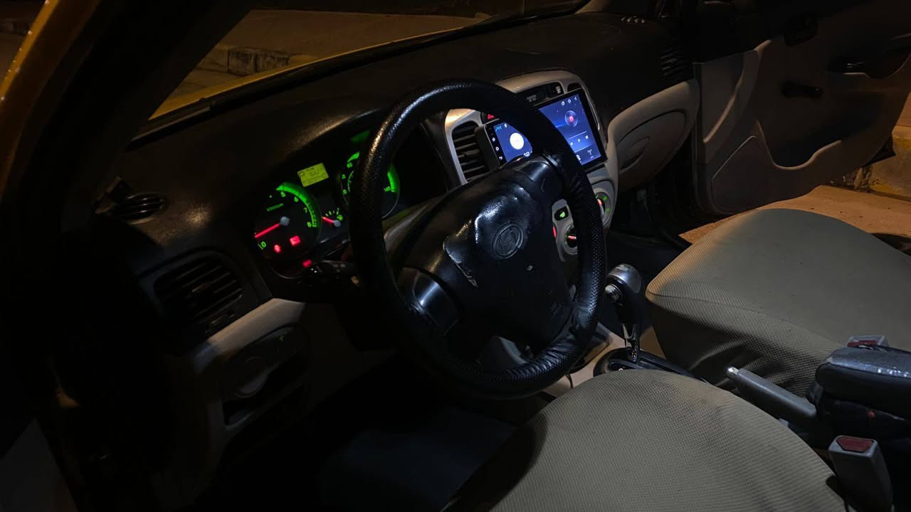 السلام عليكم اكسنت دبدوب موديل 2009 للبيع راعيها الشرعي موجود بل موصل كاربون بانزين مع منضومه غاز حكوميه وياها كرت منضومه ما عليها اي غرامه
((ملاحضه السياره بيها طخه من كدام )) 

((( للتفاصل اكثر اتصال على صاحب السياره))

***********

 السعر 85 وبيها مجال
