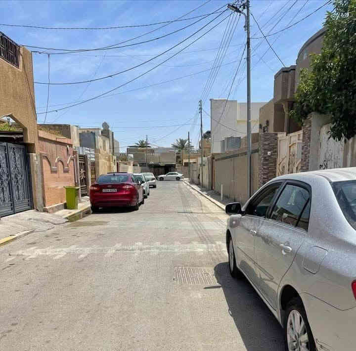 بسم الله الرحمن الرحيم
#بيت_للبيع
في حي الضباط الثانية 
قرب مستشفى الفلوجة 
عبارة عن أربعه مشتملات
المساحة : 300 م
الواجهة : 15 م
النزال : 20 م
الشارع : 8 م
كل مشتمل مكون من غرفة نوم 
صالة
استقبال 
مطبخ 
نوع الملك : طابو صرف سند  
السعر: 300 مليون بي مجال بصيط 

للاتصال : ***********
