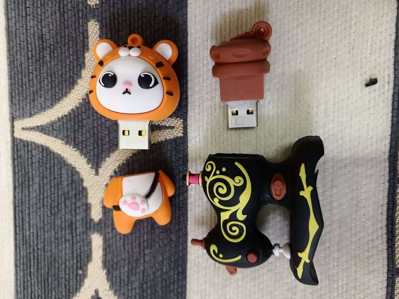 23 فلاش و رام وكيبلات نقل معلومات شلع هنه وتوصيل 50 الف


**إذا كنت صاحب هذا الإعلان وتريد حذفه لأي سبب، رجاءا أرسل رسالة إلى الدعم الفني**