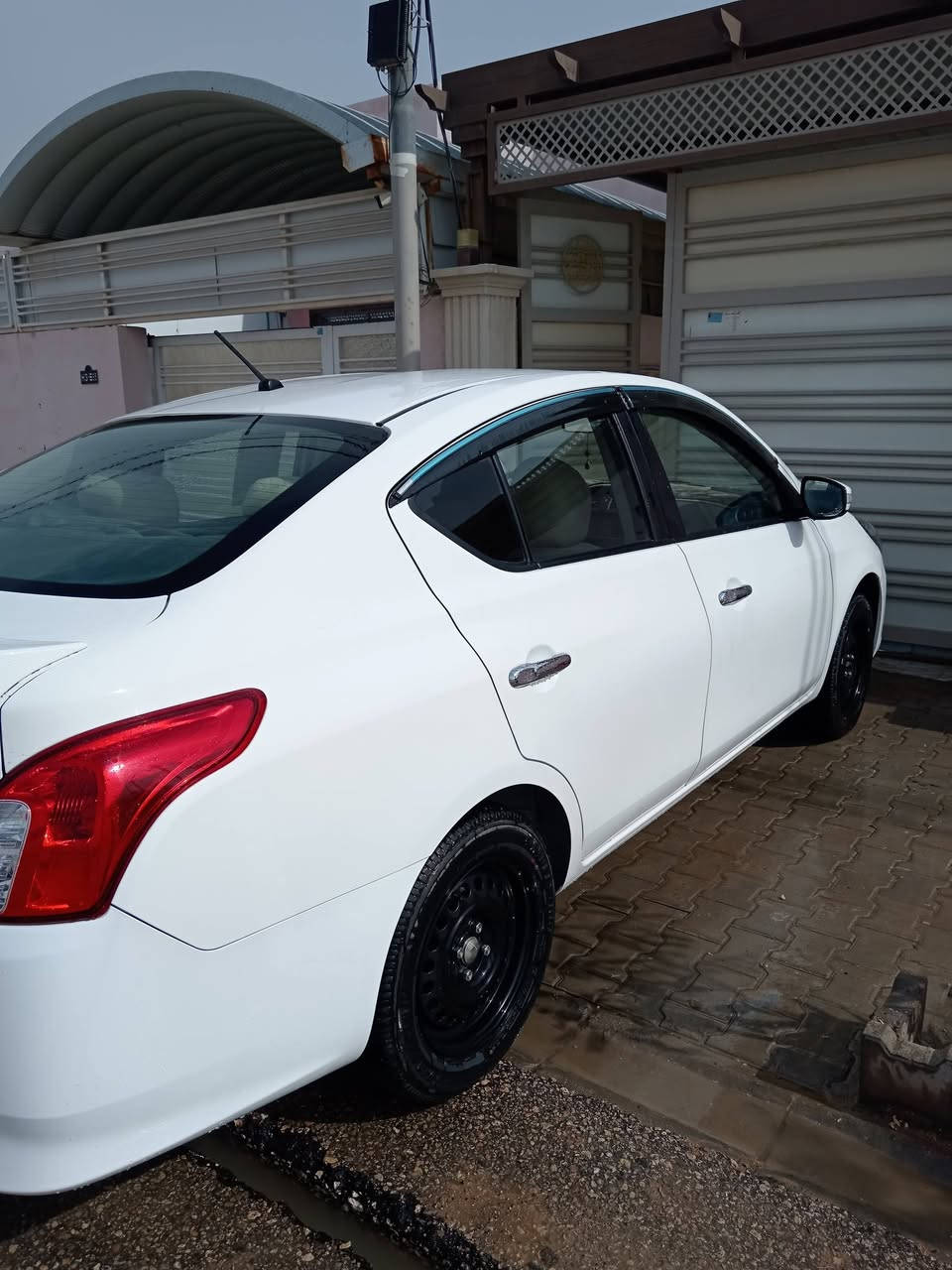 نيسان مصري موديل ٢٥ رقم اربيل ماشيه ١٧ الف كفاله من الضربه والصبغ والحالوب والخطا المصنعي بحالت الشركة وغراضه كامله  بيه شخط يم قبق البانزين موجود بالصور ممتواجد عالنت *********** السعر ١٢٤بيه مجال بسيط
