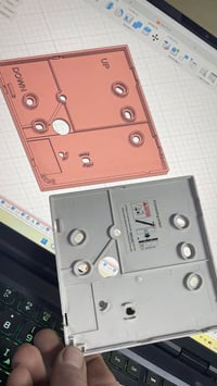 اعادة تصميم وطباعة كفر لجهاز سبلت   لاستفسار عن خدمة الطباعة والتصاميم...