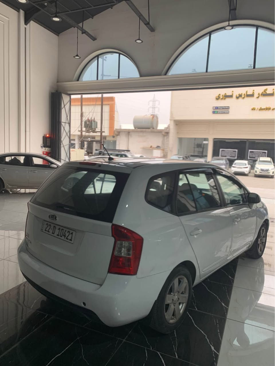 كيا كارينزا
موديل 2009 
5 بارجه ى بوياخه 
گيرو مه كينه ى به شه رته 3 مقعده 
ره قه موو سه نه وى تازه يه 2029
سعرى 78 وه ره قه و مه جاله كى كه م 
*********** أربيل, العراق
